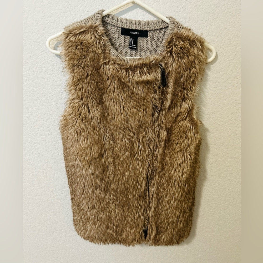 Forever 21 Brown Knit Vest with Faux Fur Size Small Like New - Picture 4 of 6